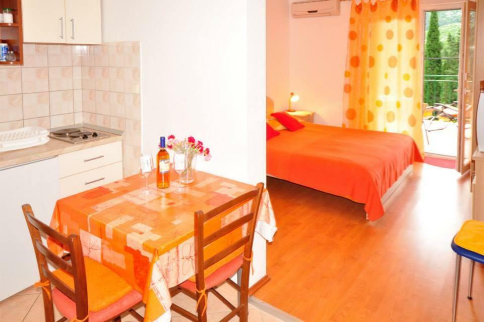 Apartments Franic Ploce  Exterior foto